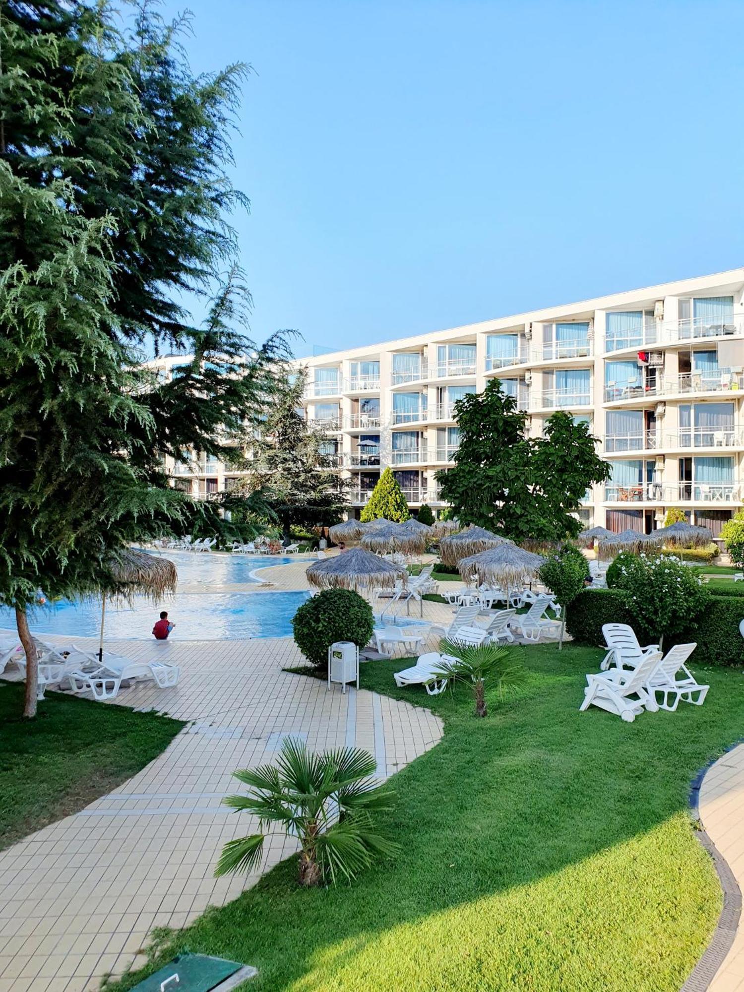 Elena'S Lux Aparthotel - Town & Sea View - Atlantis Spa Sarafovo ภายนอก รูปภาพ