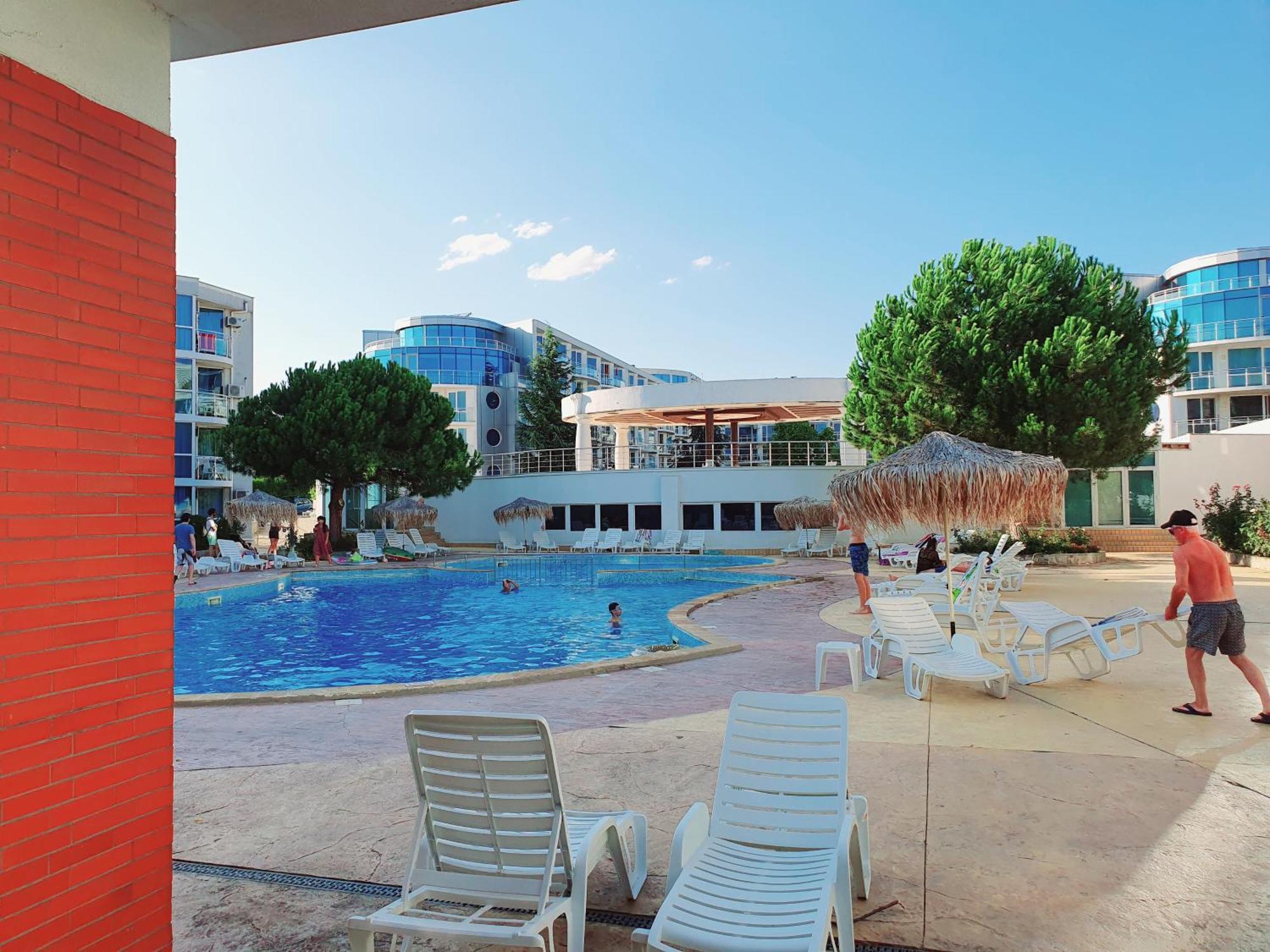 Elena'S Lux Aparthotel - Town & Sea View - Atlantis Spa Sarafovo ภายนอก รูปภาพ