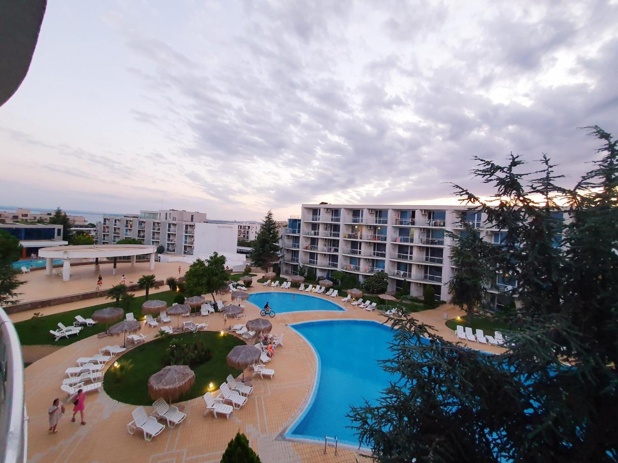 Elena'S Lux Aparthotel - Town & Sea View - Atlantis Spa Sarafovo ภายนอก รูปภาพ