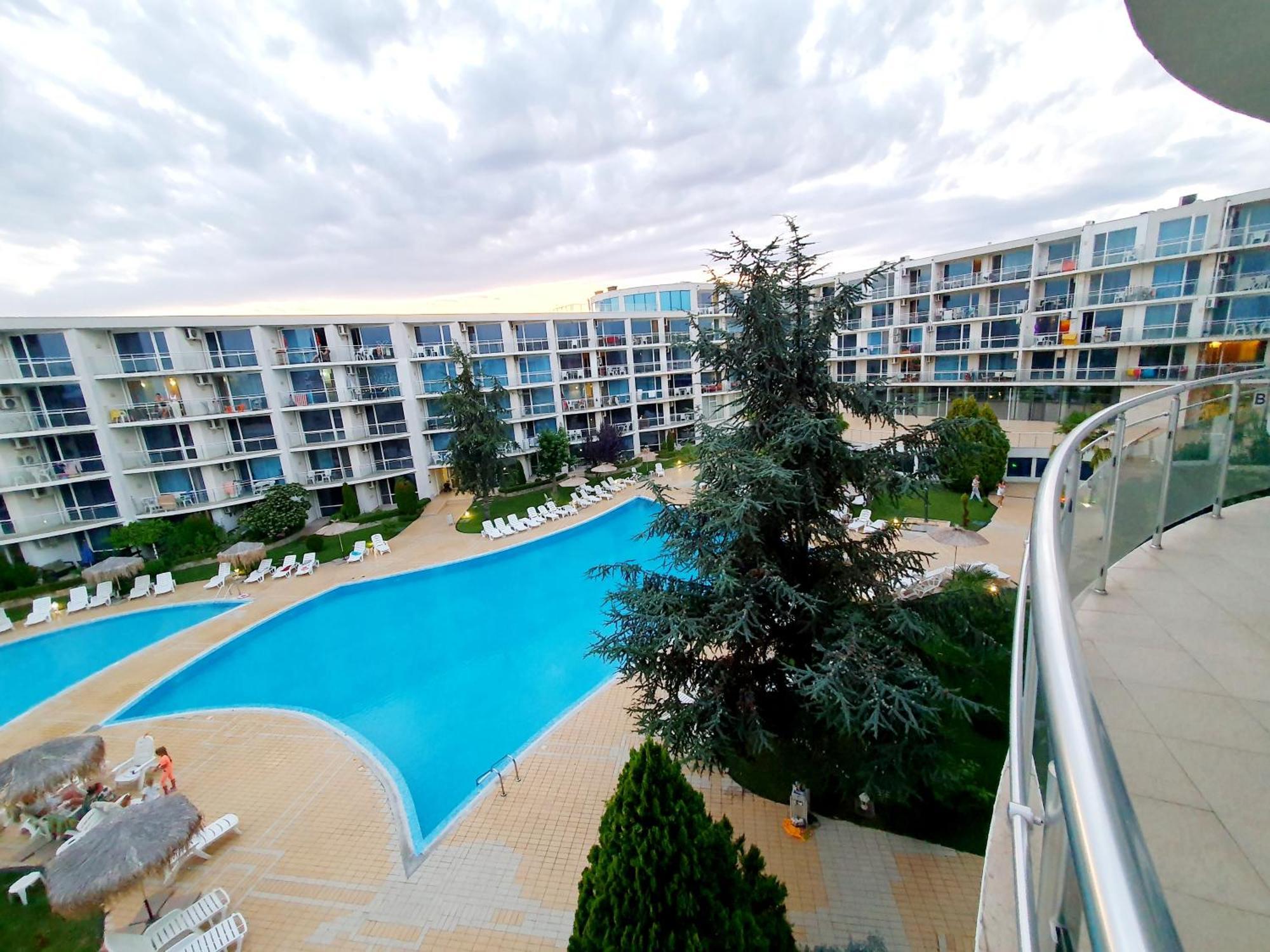 Elena'S Lux Aparthotel - Town & Sea View - Atlantis Spa Sarafovo ภายนอก รูปภาพ