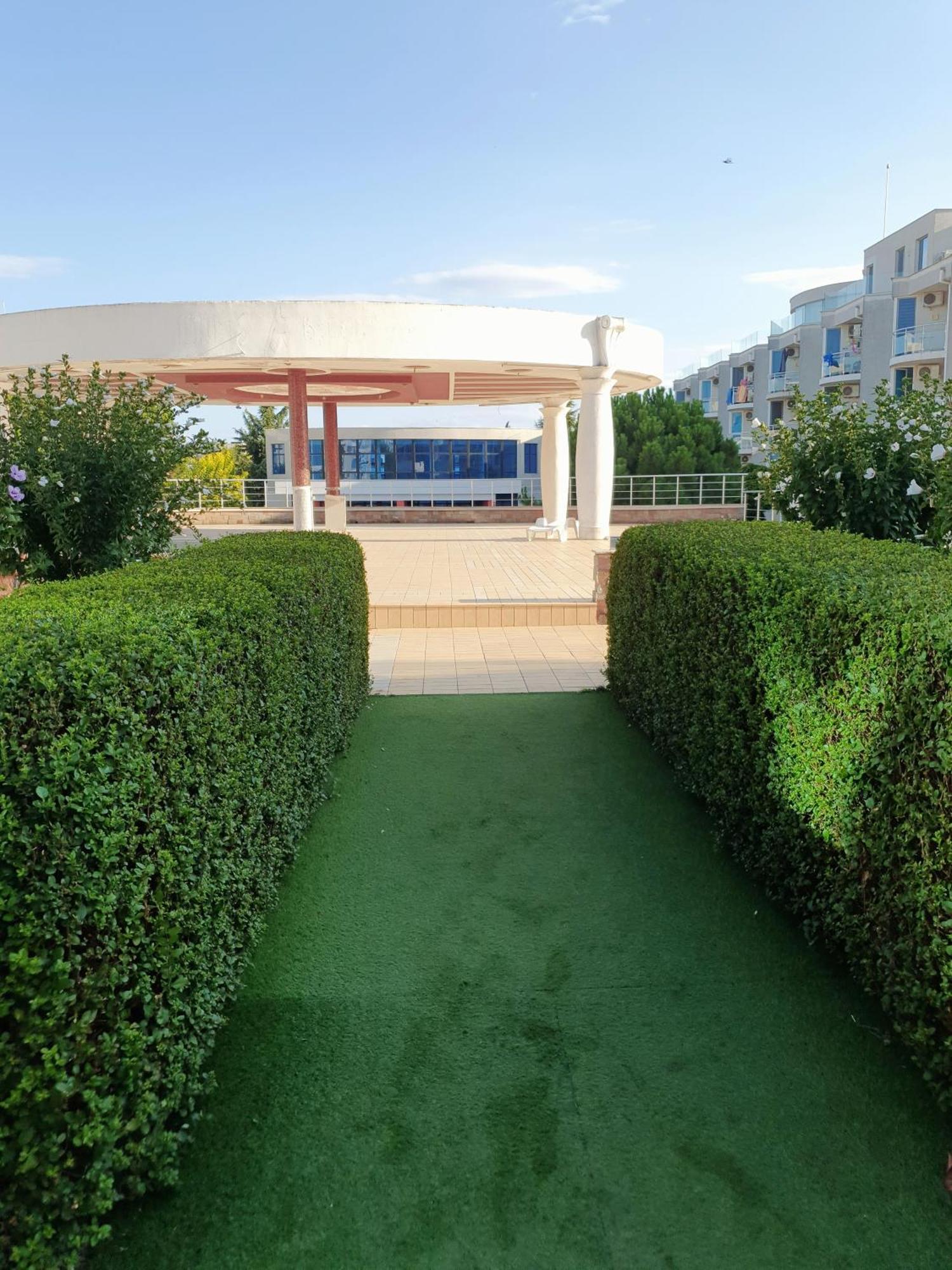 Elena'S Lux Aparthotel - Town & Sea View - Atlantis Spa Sarafovo ภายนอก รูปภาพ