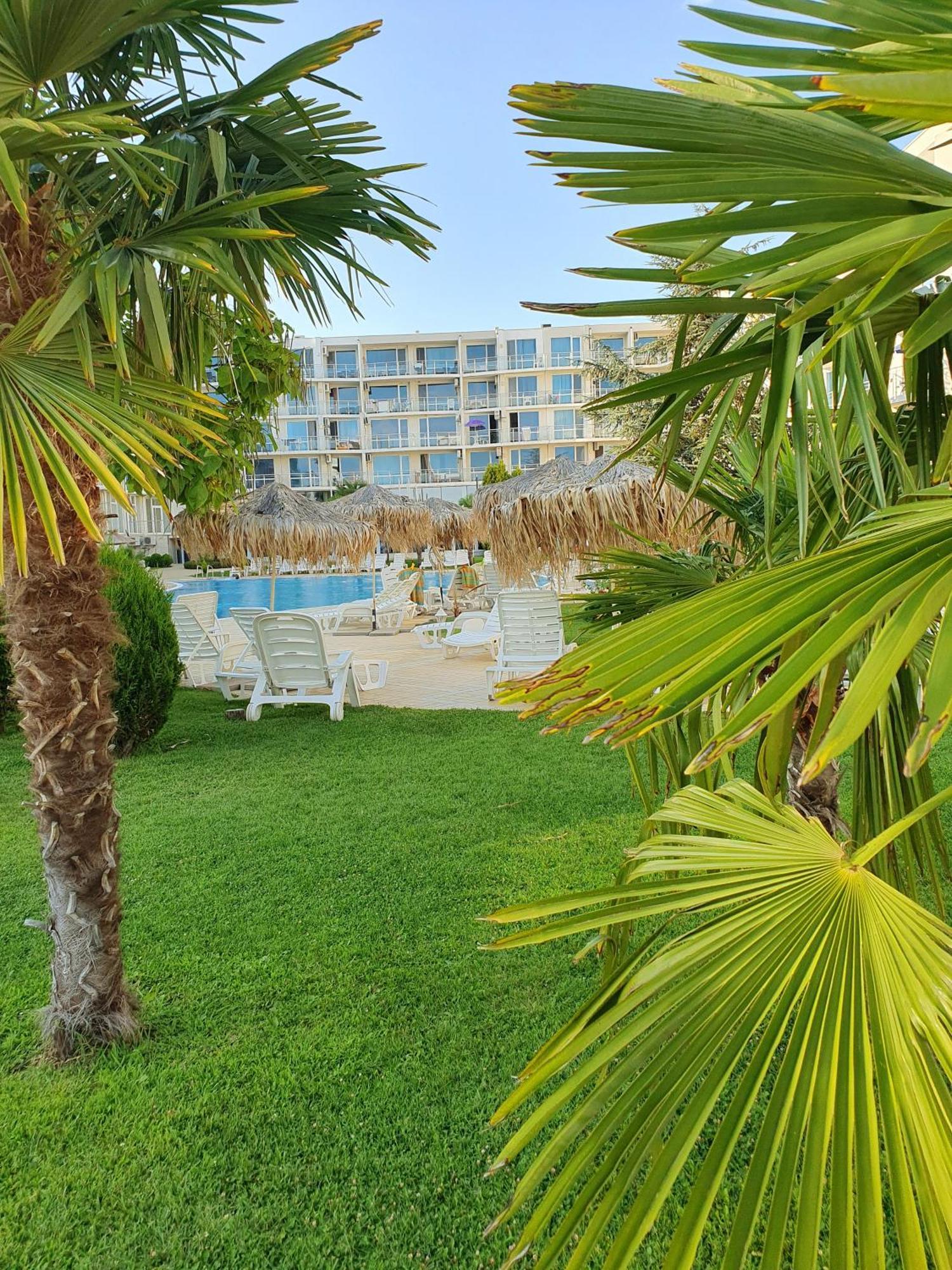 Elena'S Lux Aparthotel - Town & Sea View - Atlantis Spa Sarafovo ภายนอก รูปภาพ