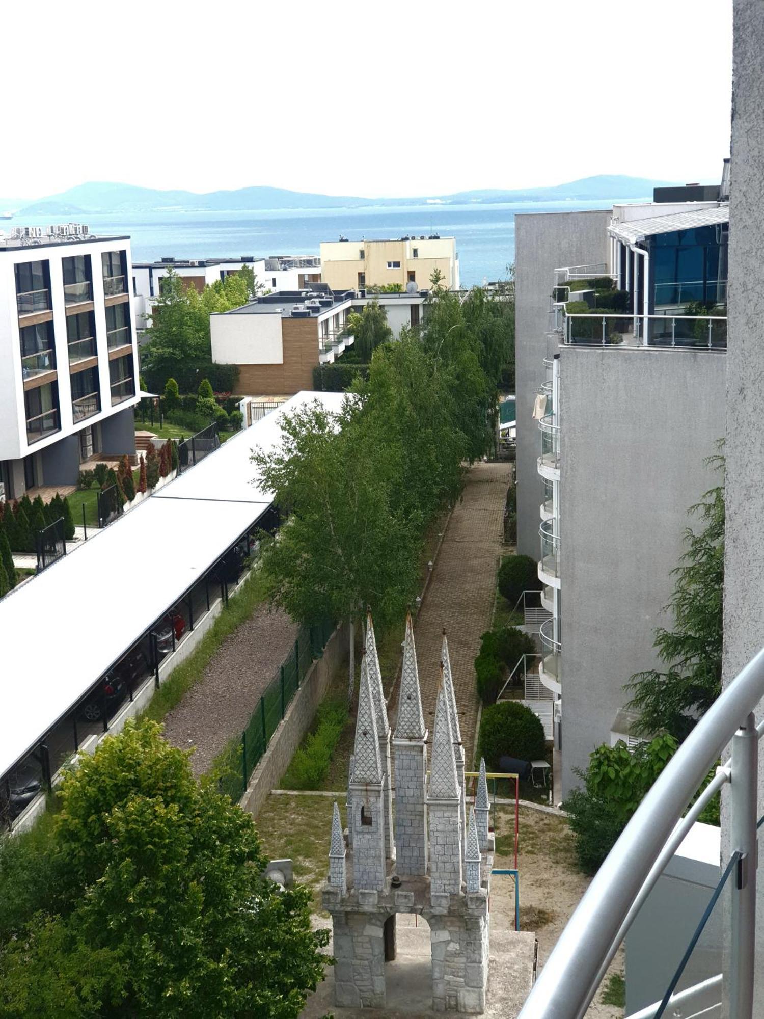 Elena'S Lux Aparthotel - Town & Sea View - Atlantis Spa Sarafovo ภายนอก รูปภาพ