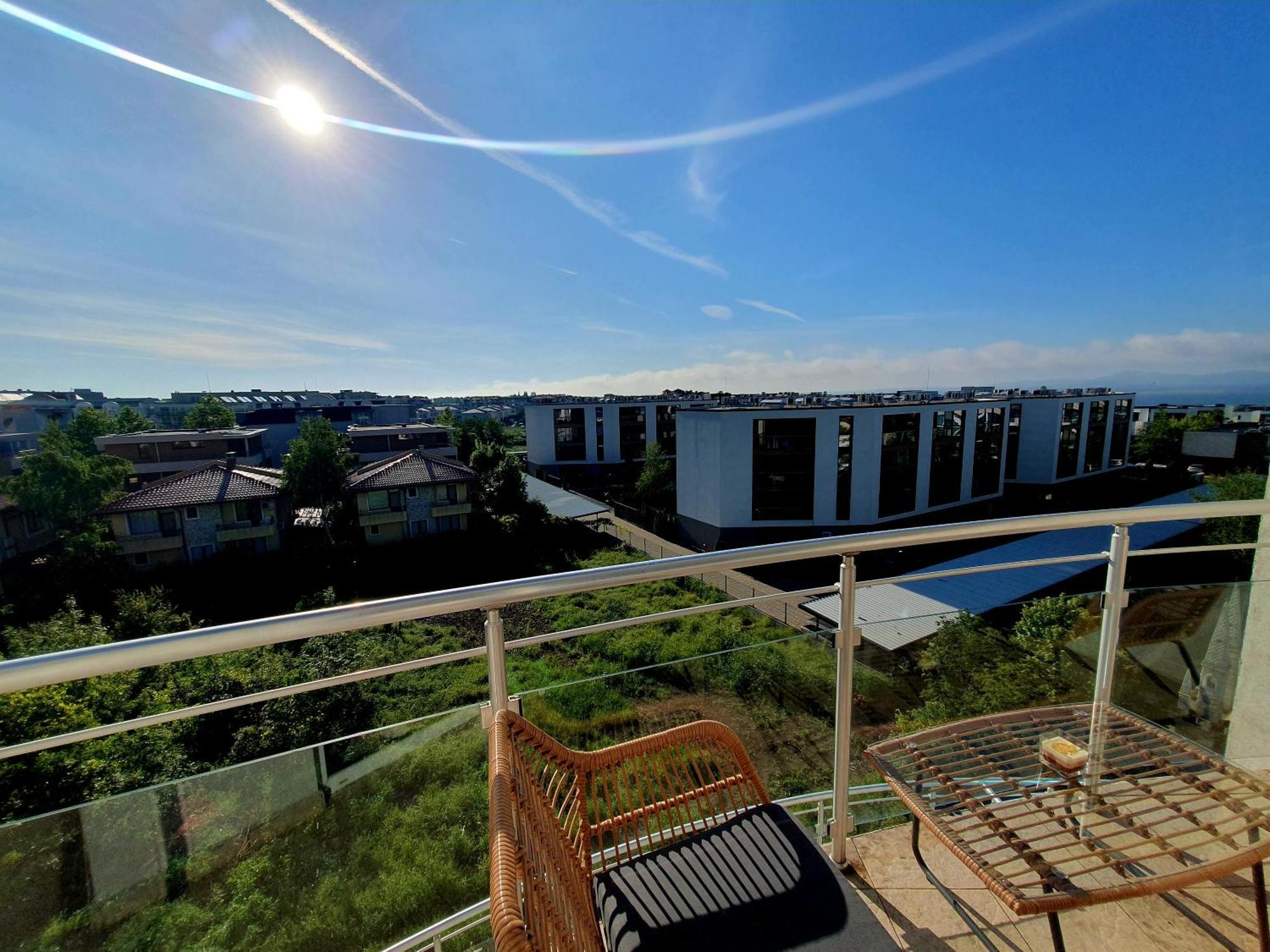 Elena'S Lux Aparthotel - Town & Sea View - Atlantis Spa Sarafovo ภายนอก รูปภาพ